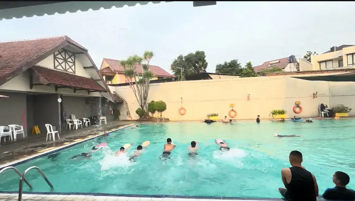 Latihan renang — 19